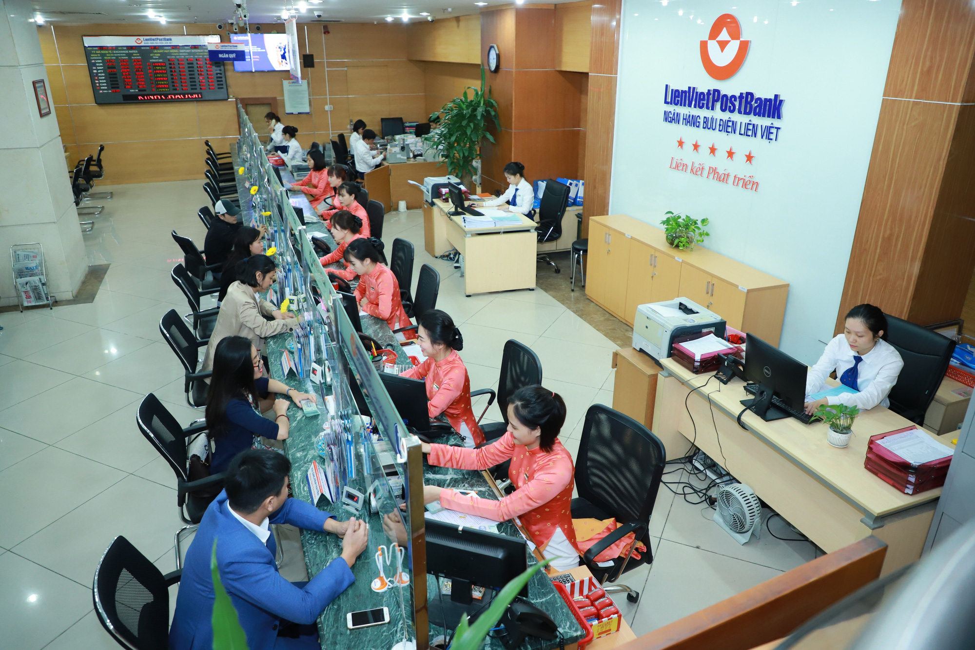 LienVietPostBank hướng tới mục tiêu trở thành Ngân hàng bán lẻ hàng đầu Việt Nam - Ảnh 1.