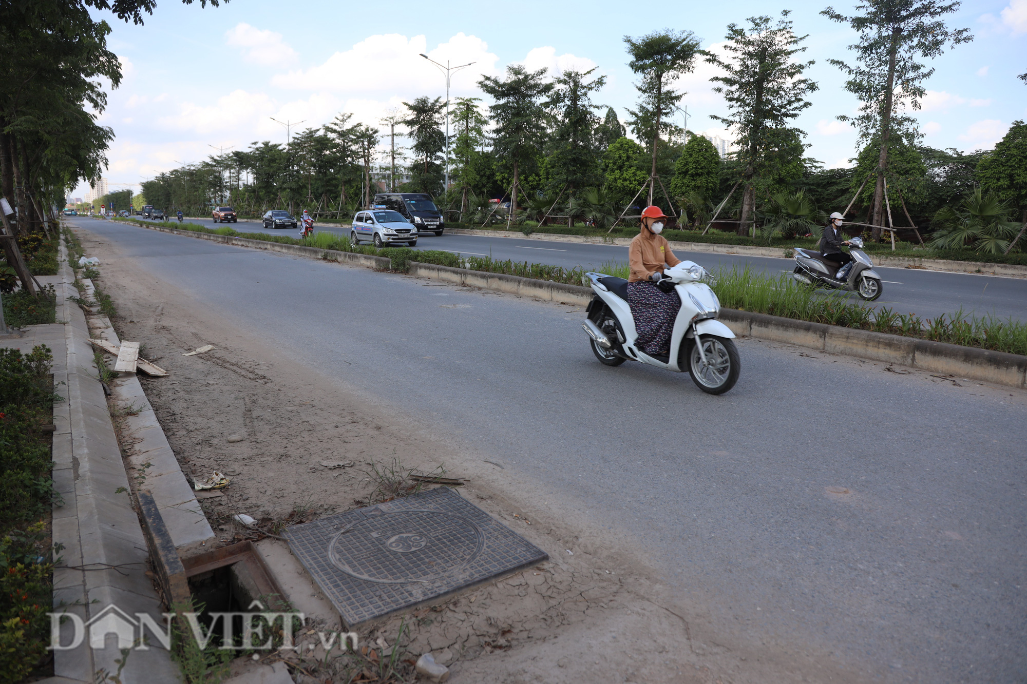 Nhếch nhác khó tin trên đại lộ mới 1.500 tỷ của Hà Nội - Ảnh 5.