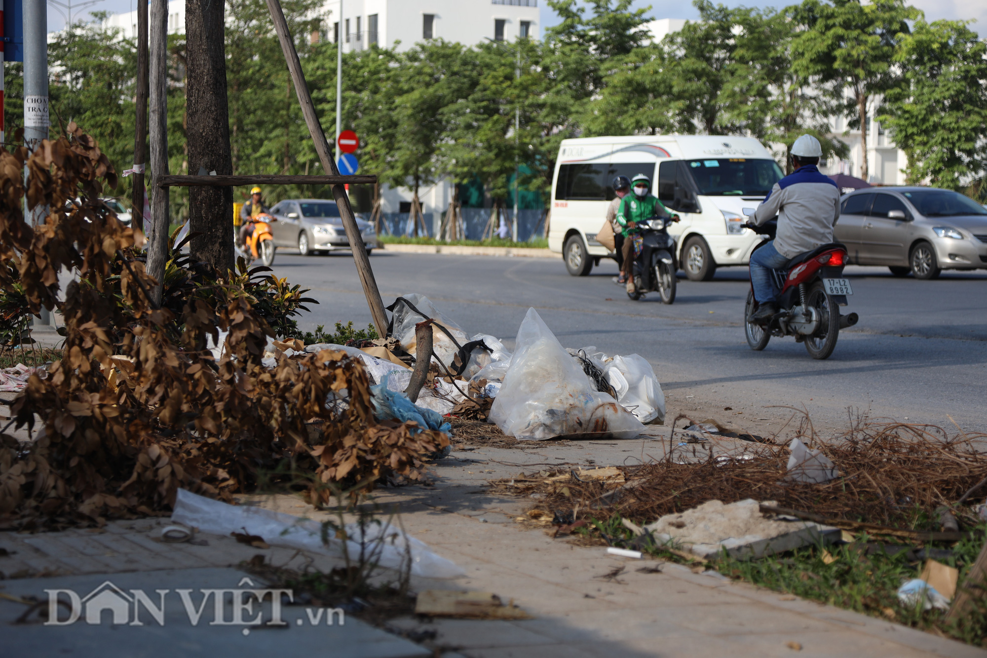 Nhếch nhác khó tin trên đại lộ mới 1.500 tỷ của Hà Nội - Ảnh 4.