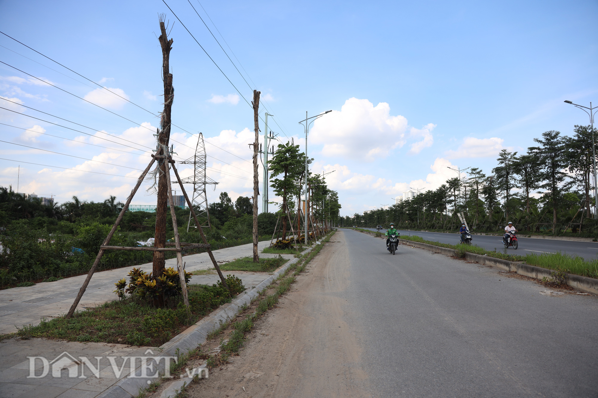 Nhếch nhác khó tin trên đại lộ mới 1.500 tỷ của Hà Nội - Ảnh 7.