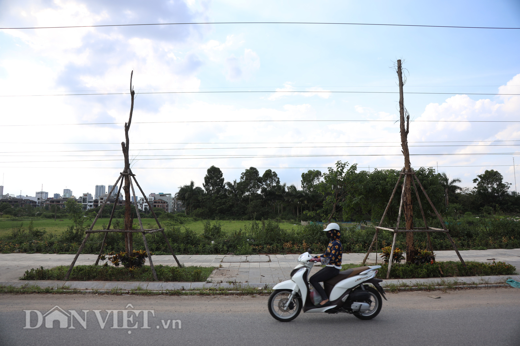 Nhếch nhác khó tin trên đại lộ mới 1.500 tỷ của Hà Nội - Ảnh 9.