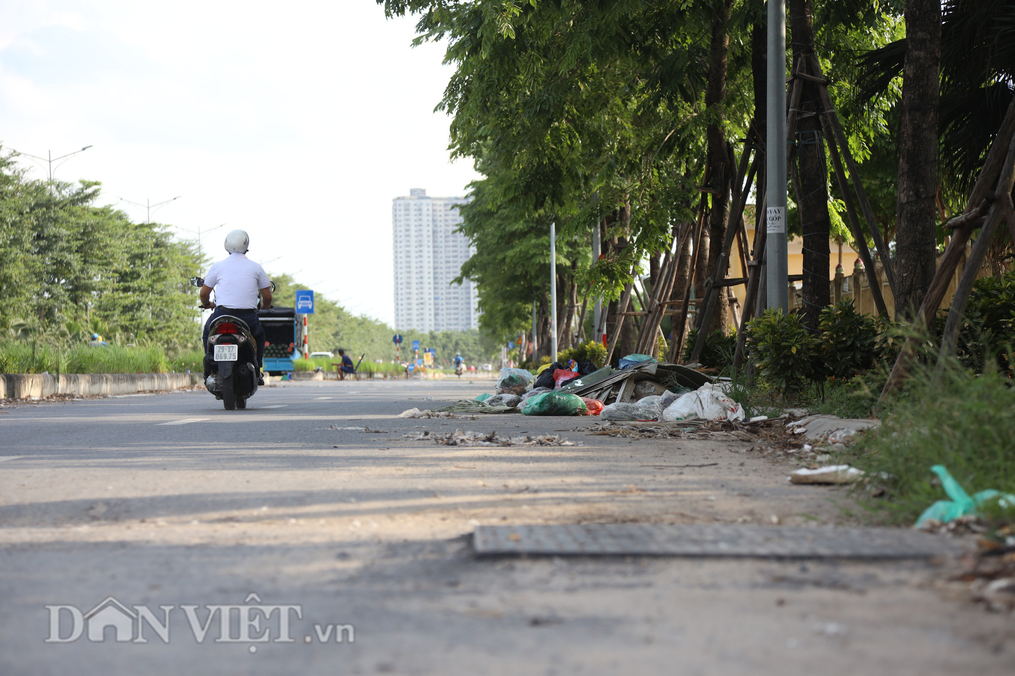 Nhếch nhác khó tin trên đại lộ mới 1.500 tỷ của Hà Nội - Ảnh 3.