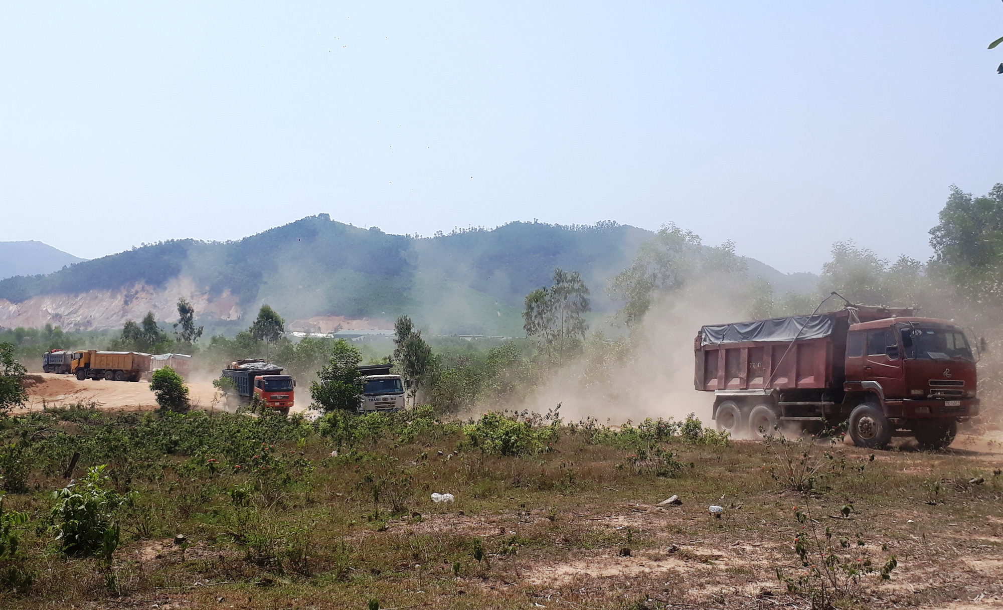 Bình Định: ‘Nóng’ nạn rút ruột tài nguyên trái phép, kiến nghị công an vào cuộc, Giám đốc Sở hứa xử lý  - Ảnh 2.