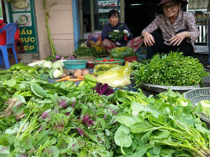 TP. Hồ Chí Minh: Rau xanh tăng giá mạnh - Ảnh 1.