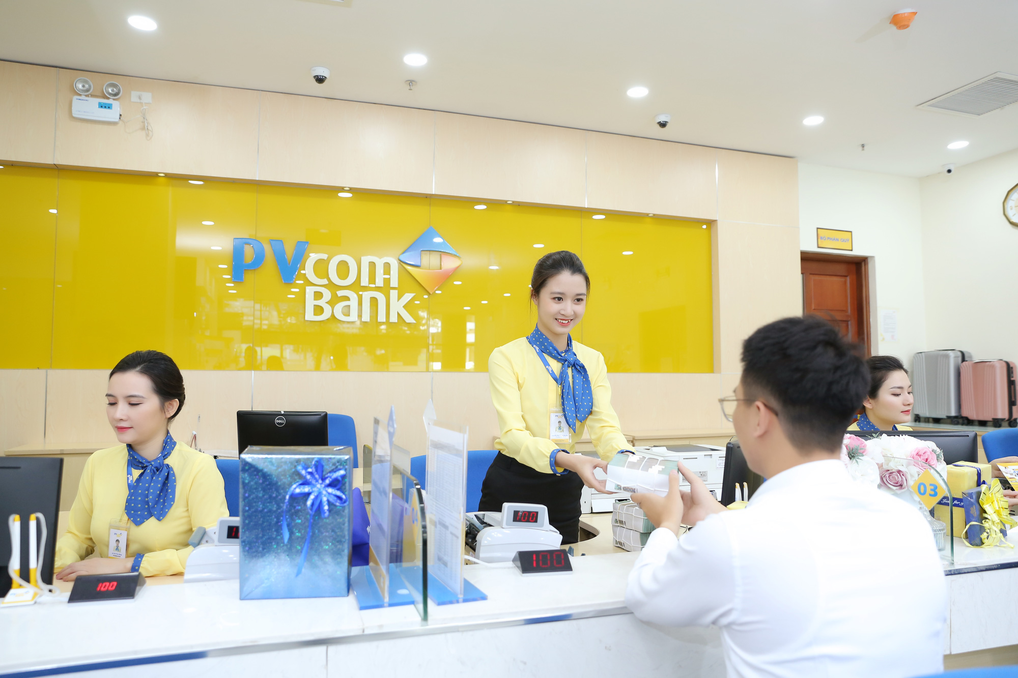 Mua sắm hè, hưởng ưu đãi lớn với thẻ PVcomBank Mastercard  - Ảnh 2.