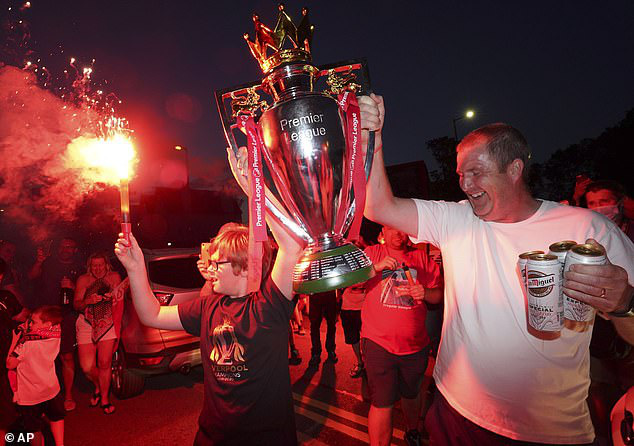 Liverpool chính thức vô địch Premier League, HLV Klopp tặng danh hiệu cho ai? - Ảnh 2.