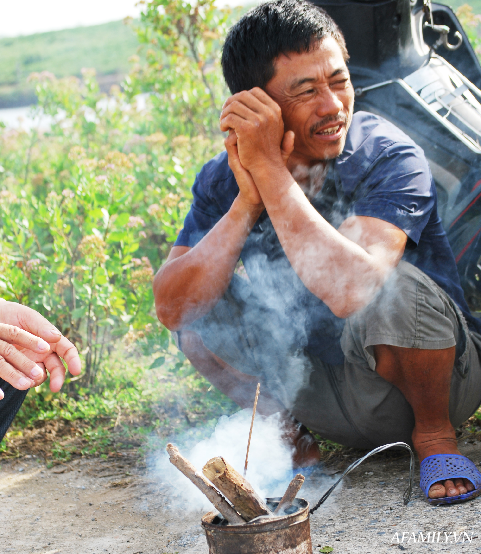 Thu nhập khủng nhờ nuôi ong lấy mật từ loài hoa tự nhiên không ai ngờ tới ở Ninh Bình - Ảnh 7.