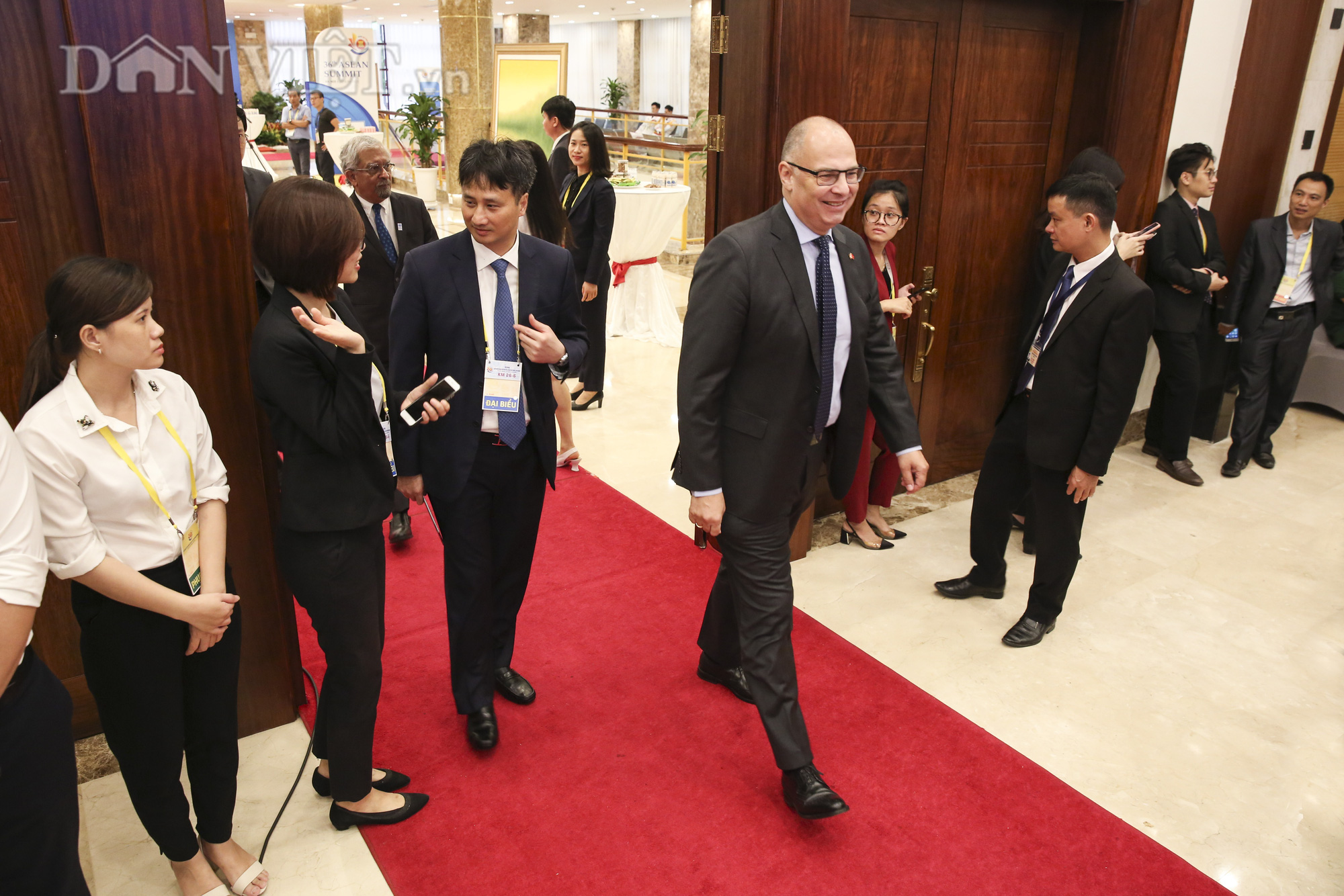 Thủ tướng Nguyễn Xuân Phúc tham dự khai mạc Hội nghị cấp cao ASEAN lần thứ 36 - Ảnh 2.