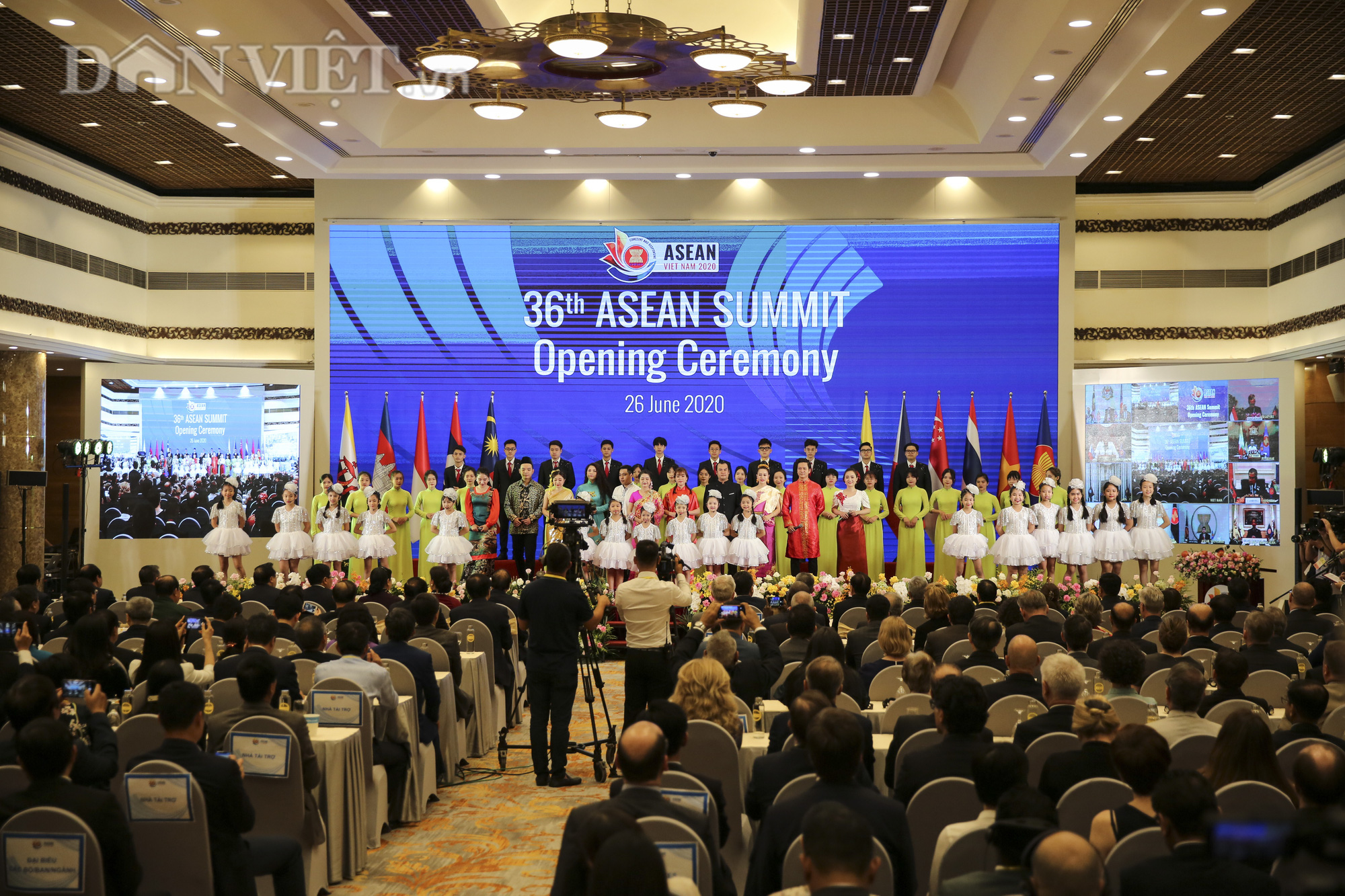 Thủ tướng Nguyễn Xuân Phúc tham dự khai mạc Hội nghị cấp cao ASEAN lần thứ 36 - Ảnh 7.