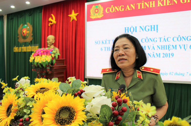 Nữ Thiếu tướng Công an đầu tiên Bùi Tuyết Minh thôi giữ chức Giám đốc Công an  - Ảnh 1.