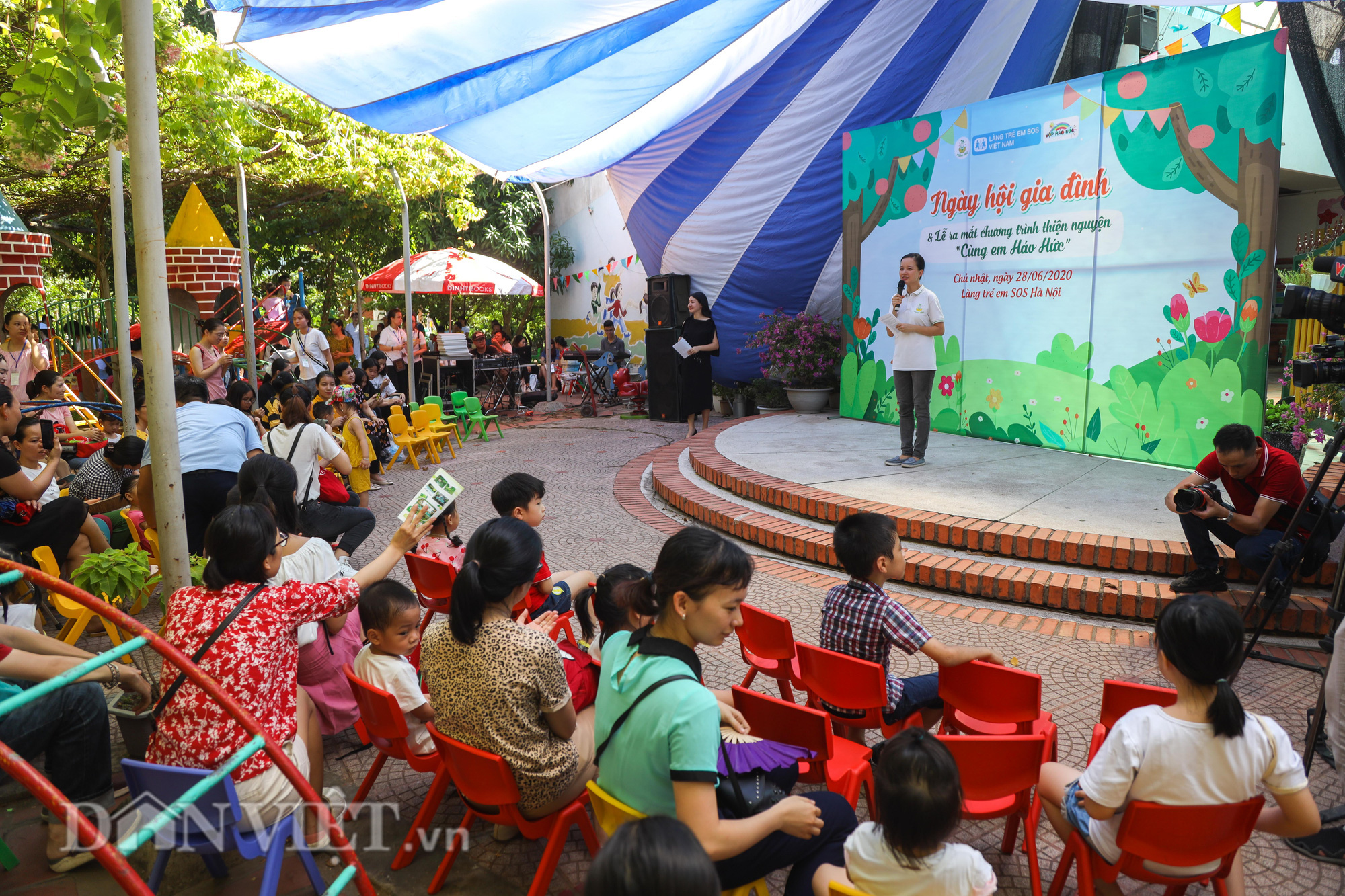 “Vé miễn phí” về tuổi thơ cho cha mẹ vui cùng con trong Ngày hội Gia đình - Ảnh 1.