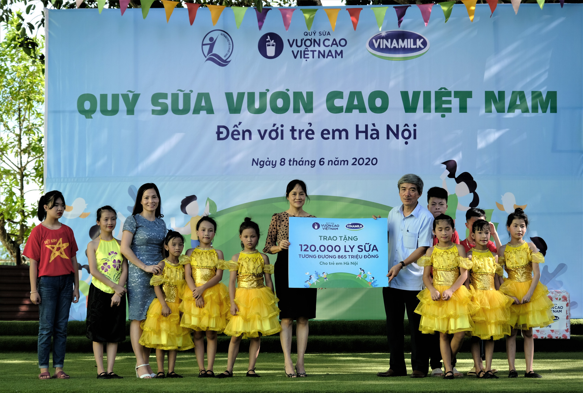 Hơn 1.300 trẻ em Hà Nội được chăm sóc dinh dưỡng từ  Quỹ sữa Vươn cao Việt Nam - Ảnh 1.