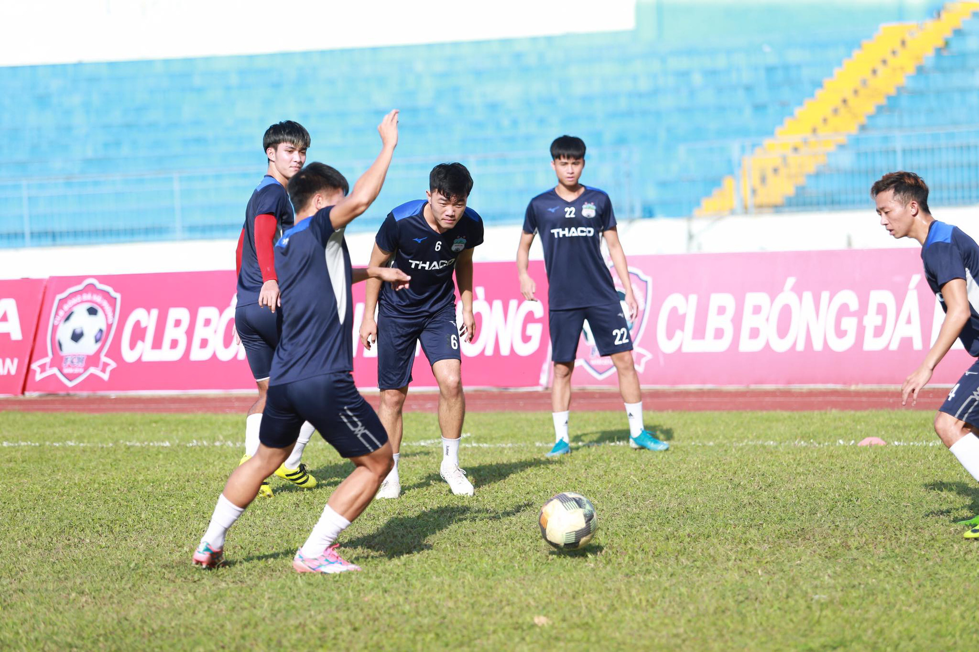 Khó hiểu HAGL: Xuân Trường vào sân đá... 59 giây - Ảnh 2.