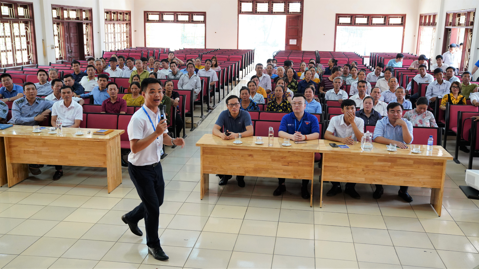 Nội Bài tuyên truyền về an toàn hàng không cho người dân khu vực giáp ranh sân bay - Ảnh 3.