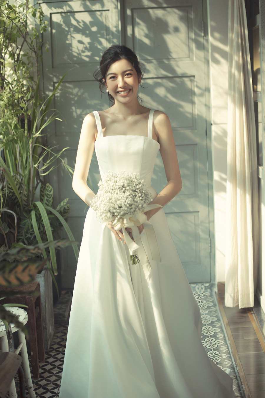 Á hậu Thúy Vân mặc váy cưới xinh đẹp như công chúa, dự định tổ chức tiệc cưới riêng tư trong 2 tháng tới - Ảnh 7.