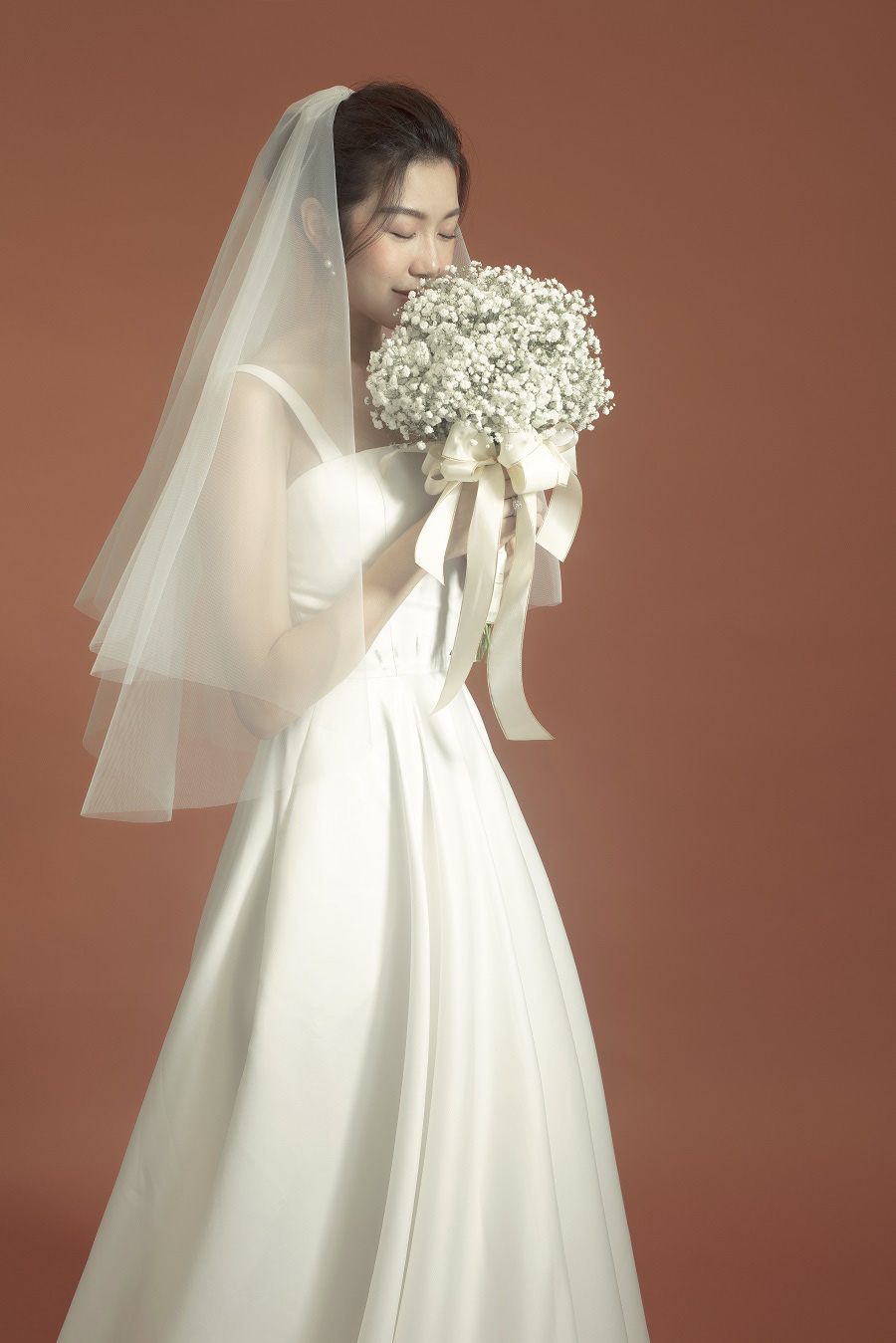 Á hậu Thúy Vân mặc váy cưới xinh đẹp như công chúa, dự định tổ chức tiệc cưới riêng tư trong 2 tháng tới - Ảnh 8.