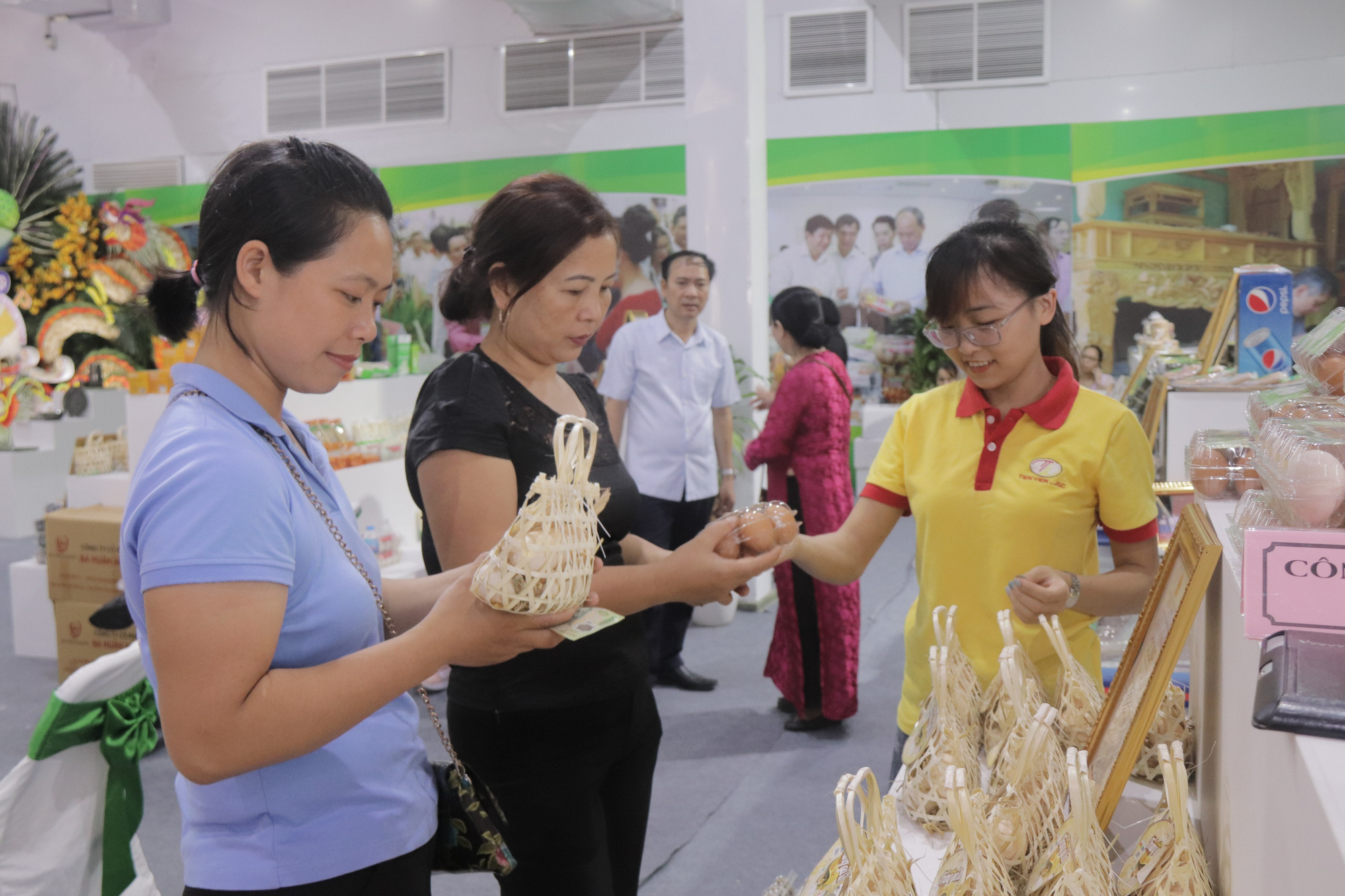 “Bắt tay” kết nối giao thương, nâng tầm sản phẩm OCOP  - Ảnh 1.