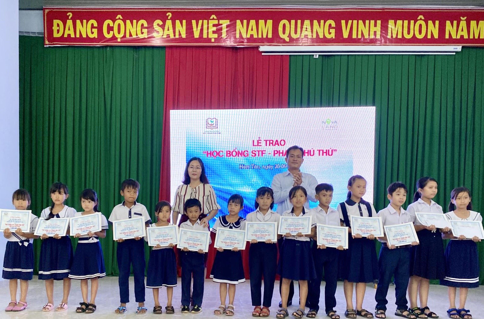 &quot;Thật vui khi em được uống nước sạch&quot; - Ảnh 4.