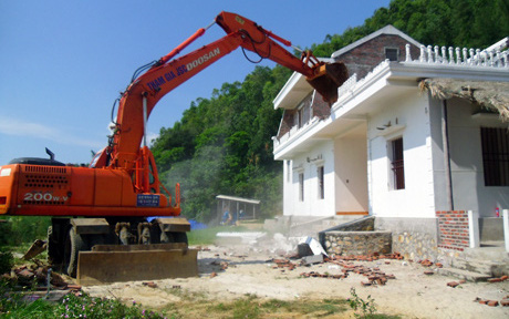 “Cưỡng chế" tài khoản chủ nhà xây trái phép, Sở Xây dựng TP.HCM… vừa đá bóng vừa thổi còi?