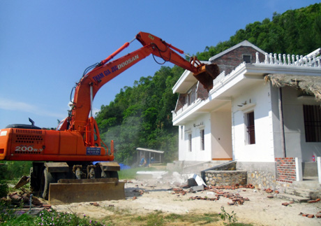 “Cưỡng chế&quot; tài khoản chủ nhà xây trái phép, Sở Xây dựng TP.HCM có… vừa đá bóng vừa thổi còi? - Ảnh 1.