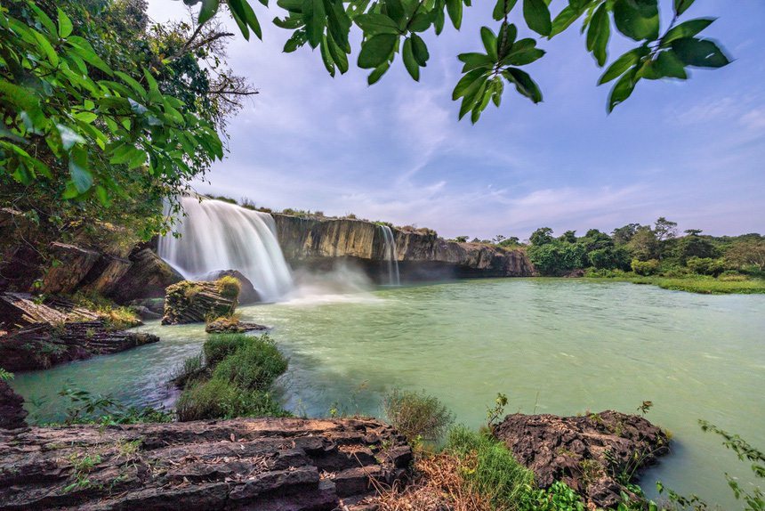 Tây Nguyên- vùng đất đầy thơ mộng và hoang sơ. Những khung cảnh tuyệt đẹp như đồi chè xanh mượt, thác Dray Nur hay núi Lang Biang khiến người xem say đắm. Đừng bỏ lỡ cơ hội để chiêm ngưỡng những hình ảnh tuyệt đẹp về Tây Nguyên.