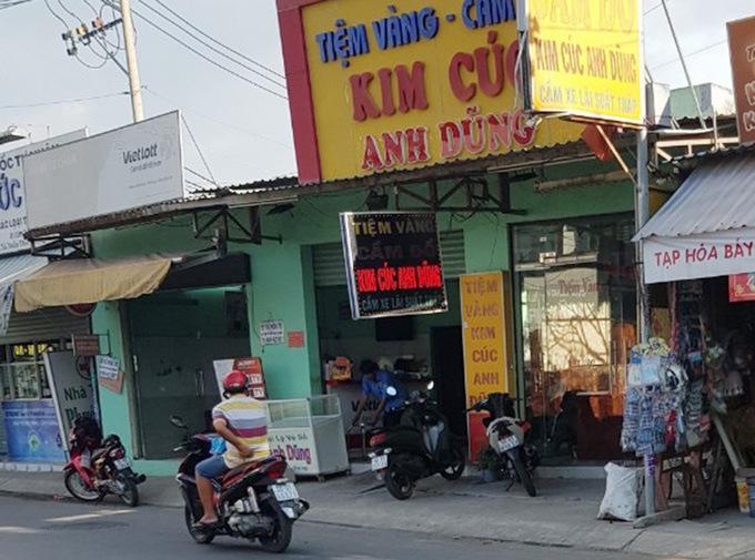 Nghi can đu dây trộm tiệm vàng bị bắt - Ảnh 1.