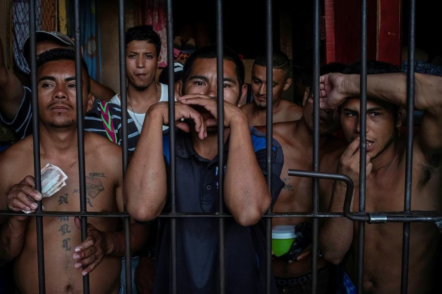 Nhà tù tại Mỹ Latinh quá tải giữa lúc dịch Covid-19 lây lan nhanh - Ảnh 1.