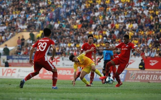 Truyền thông quốc tế &quot;sốc&quot; khi V.League trở lại tưng bừng - Ảnh 1.