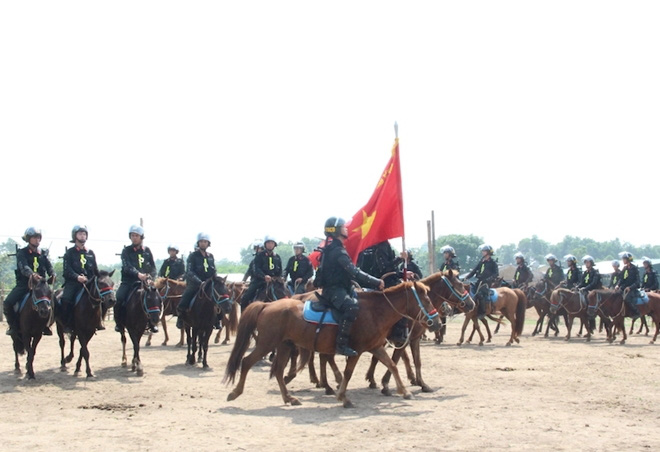 Cảnh sát cơ động kỵ binh sẽ diễu hành trước lăng Bác, nhà Quốc hội - Ảnh 1.