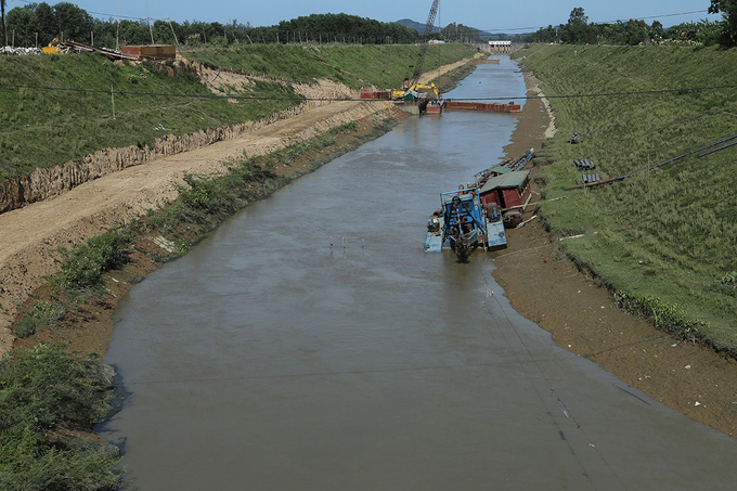 Nghệ An: Vỡ đập tràn trên sông Lam - Ảnh 4.