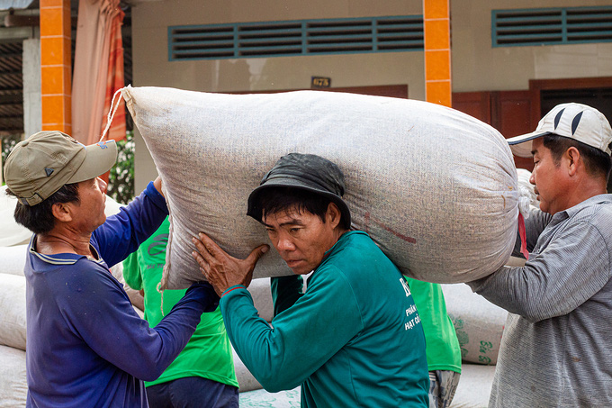 Việt Nam xuất gần 3 triệu tấn gạo trong 5 tháng - Ảnh 1.