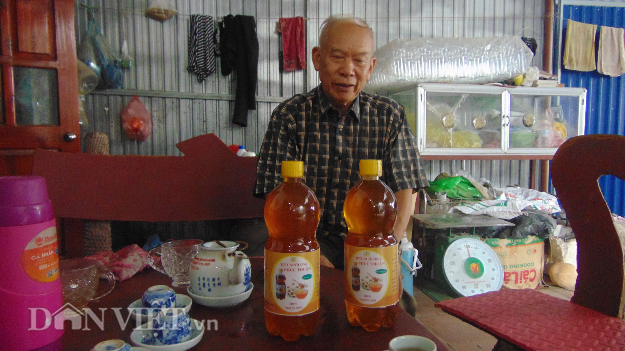 Cụ ông 82 tuổi tạo nên thương hiệu mật ong Phúc Thuận - Ảnh 1.