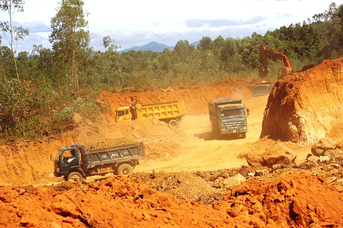 Cấp phép khai thác cho doanh nghiệp không đủ năng lực, lãnh đạo Bình Định “tuýt còi” - Ảnh 1.