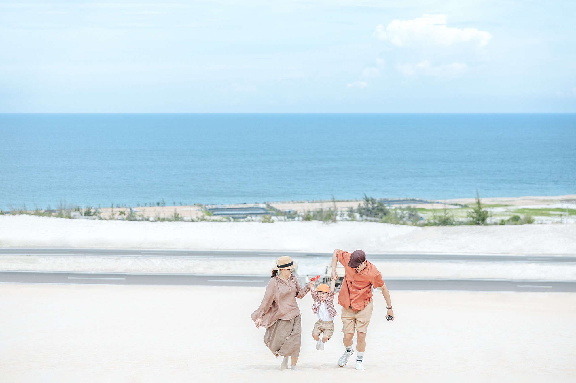Bình Thuận xanh ngắt trong ảnh du lịch gia đình 3 người - Ảnh 12.