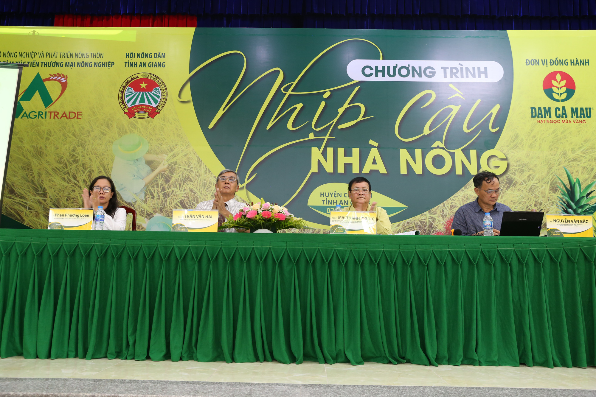 Chương trình &quot;Nhịp cầu nhà nông&quot; năm 2020: Kiến thức bổ ích cho nhà nông - Ảnh 1.