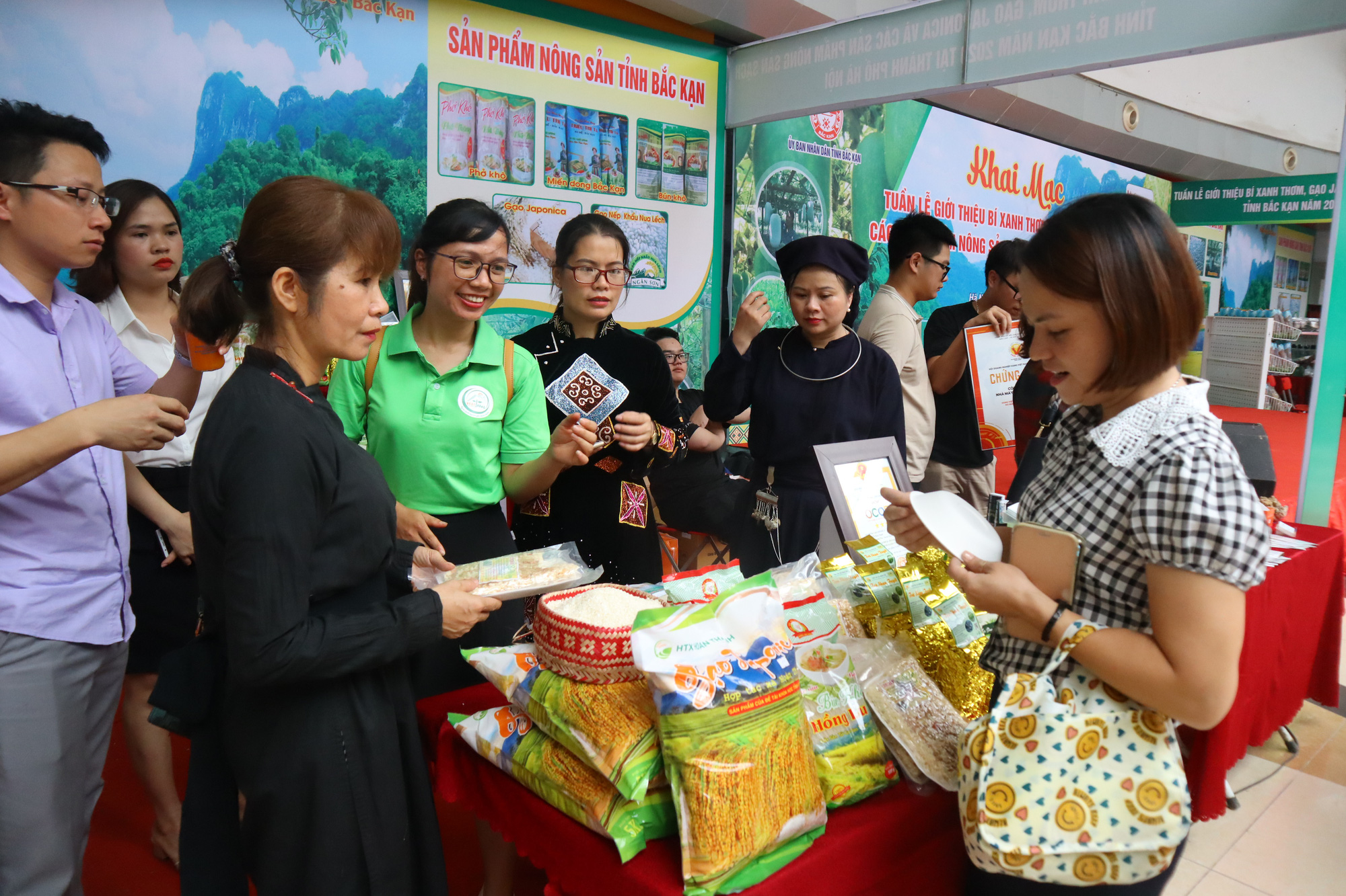 Nhiều sản phẩm nông sản sạch tỉnh Bắc Kạn đã có mặt tại Hà Nội - Ảnh 5.
