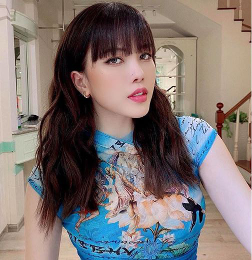 “Bạn gái tin đồn” Sơn Tùng MTP sợ bị xa lánh, Hoa hậu Khánh Vân mạnh dạn đòi hôn má - Ảnh 1.