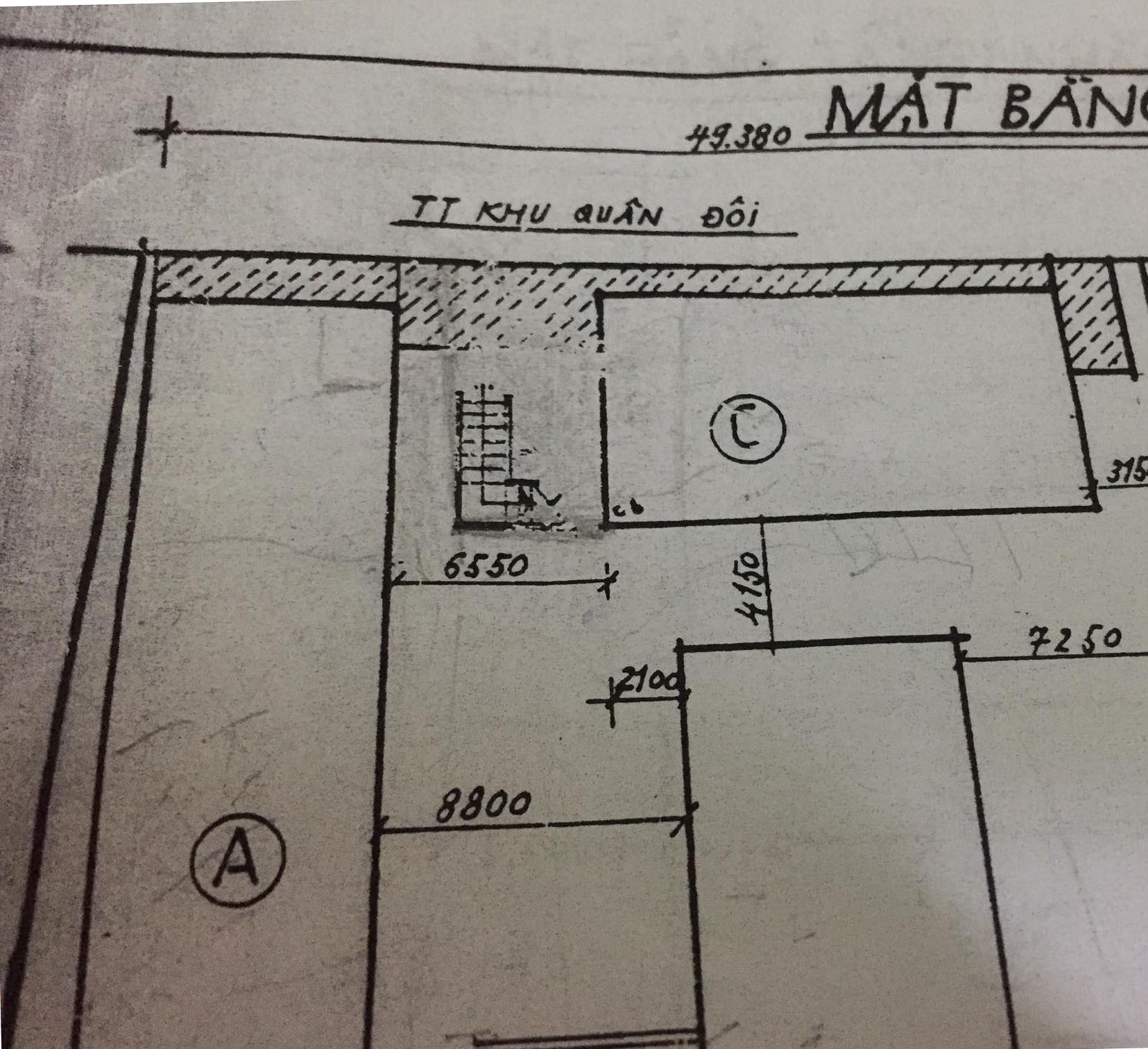 Dân “tố” sân chung cư phố cổ Hà Nội bị “xẻ thịt, biến thành nhà ở - Ảnh 6.