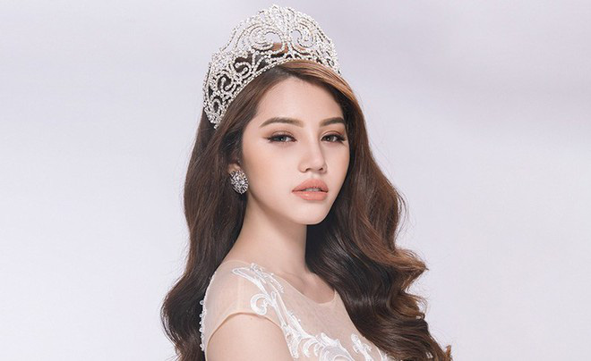 Hoa hậu Jolie Nguyễn giàu có, sành điệu cỡ nào mà mua đồ không cần nhìn giá tiền? - Ảnh 1.