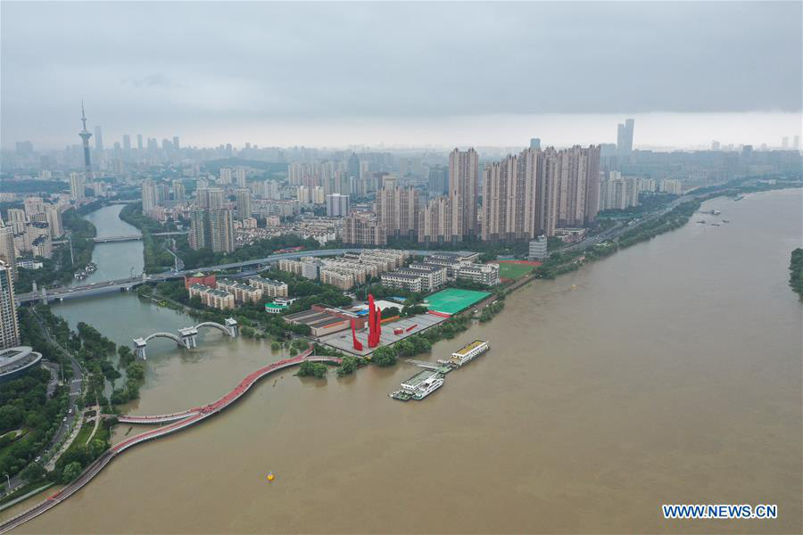 Mực nước sông Trường Giang vượt mức báo động 1,4m ở Nam Kinh, Trung Quốc - Ảnh 5.