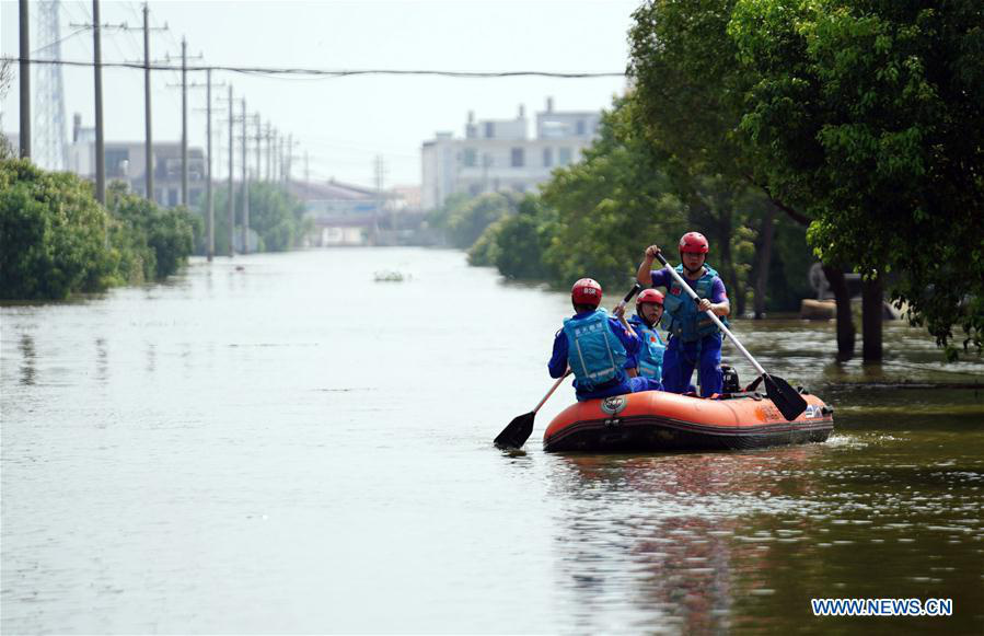 Mực nước sông Trường Giang vượt mức báo động 1,4m ở Nam Kinh, Trung Quốc - Ảnh 7.
