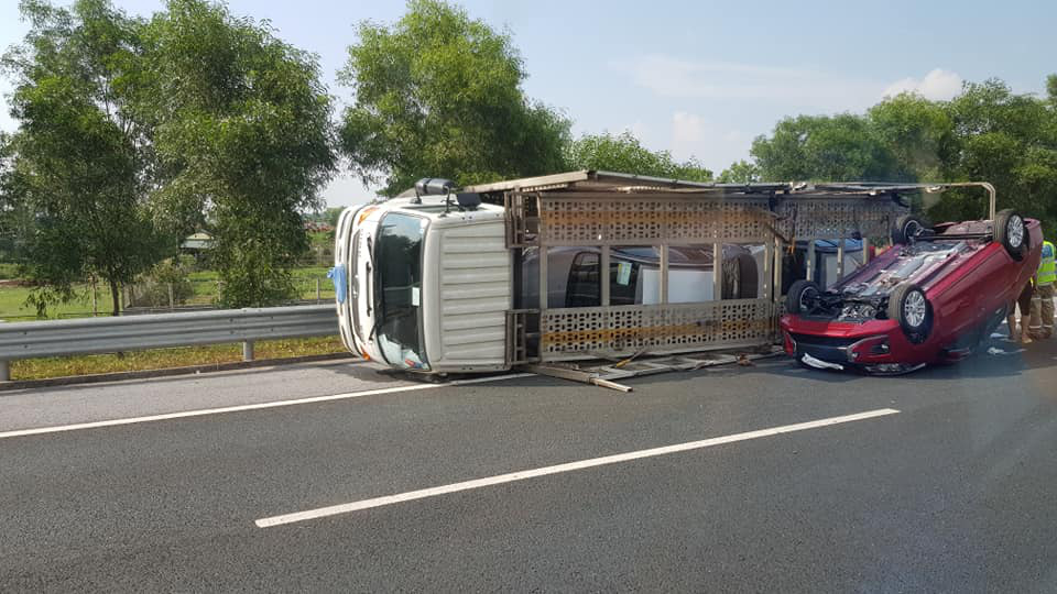 Xe tải và xe con tông nhau trên cao tốc Hà Nội-Hải Phòng, 1 người bị thương - Ảnh 4.
