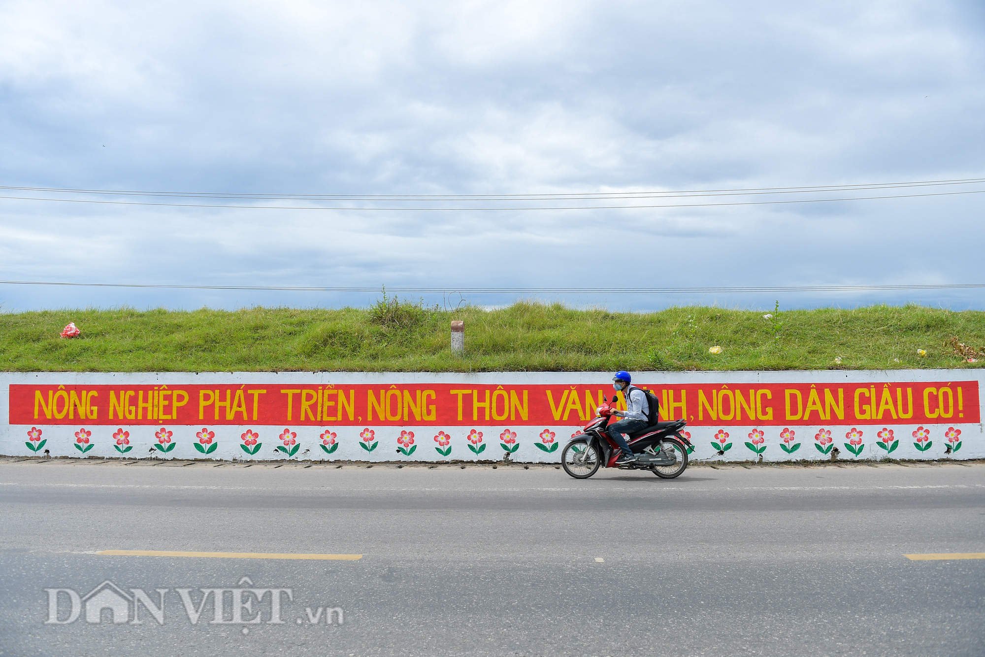 Ngỡ ngàng con đường bích họa dài hơn 2km mới xuất hiện ở Hà Nội - Ảnh 13.