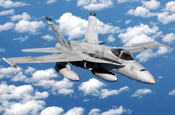 Điểm danh 10 chiến đấu cơ đắt đỏ nhất của Không quân và Hải quân Mỹ - Ảnh 1.