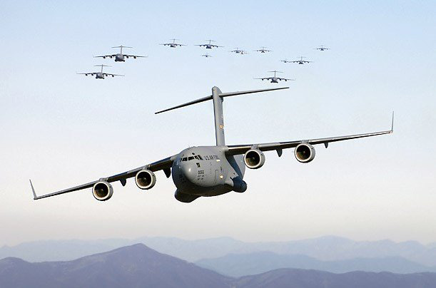 Điểm danh 10 chiến đấu cơ đắt đỏ nhất của Không quân và Hải quân Mỹ - Ảnh 8.