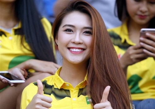 Hoa Hậu &quot;Miss Asia Beauty&quot; - Tường Linh là fan cứng của SLNA - Ảnh 1.