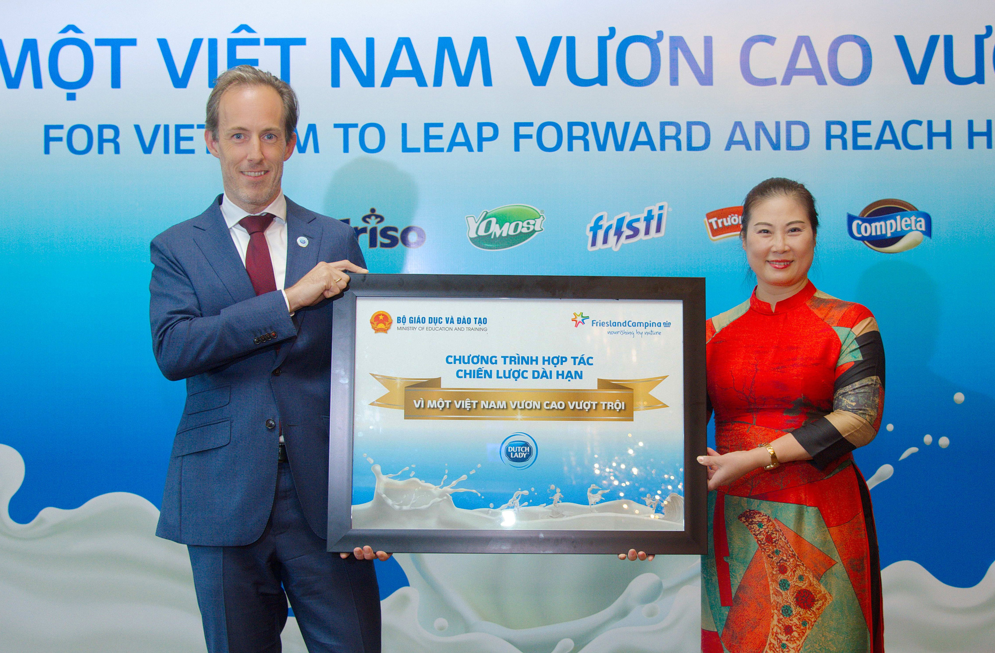 55 tỷ đồng thực hiện chương trình Vì một Việt Nam vươn cao vượt trội - Ảnh 1.