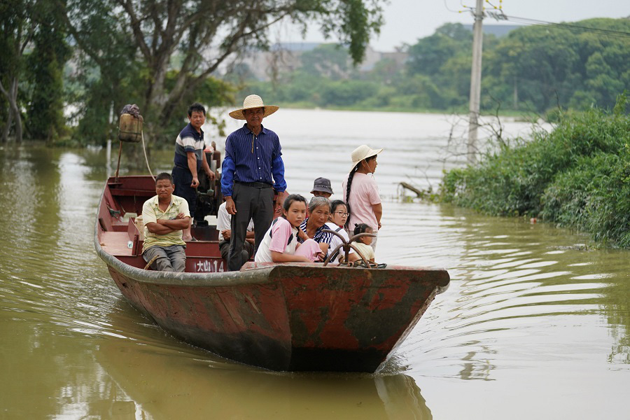 2/3 ngôi làng tại Trung Quốc bị ngập do lũ, người dân vội vã sơ tán - Ảnh 7.