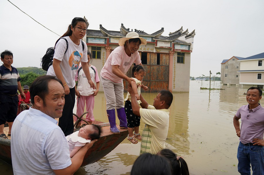 2/3 ngôi làng tại Trung Quốc bị ngập do lũ, người dân vội vã sơ tán - Ảnh 8.