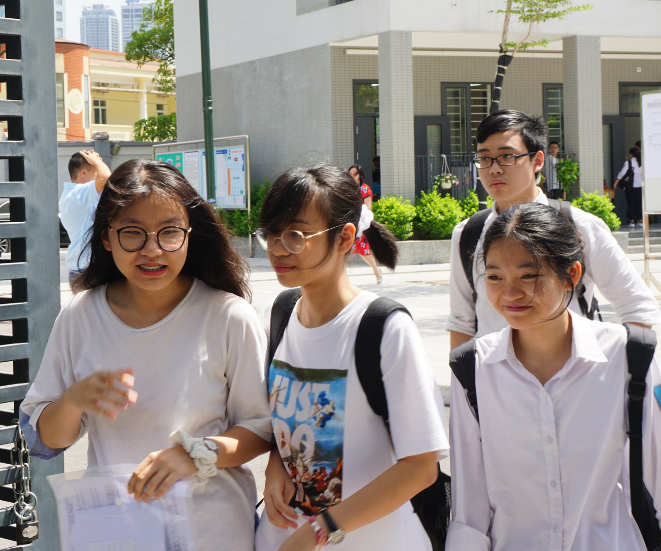 Hơn 98% học sinh trúng tuyển thi vào lớp 10 tại Hà Nội đã xác nhận nhập học - Ảnh 1.